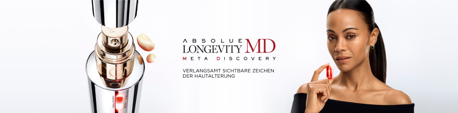 Lancôme Pflege – Absolue Longevity MD Meta Discovery Kategoriebanner mit Serum-Flakon und Model, verlangsamt sichtbare Zeichen der Hautalterung