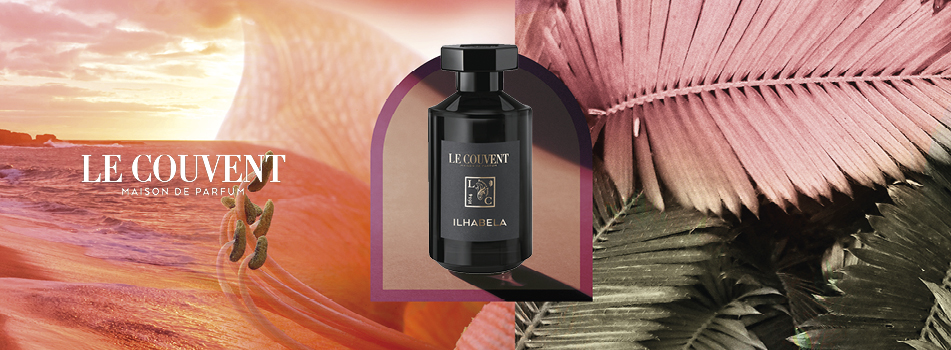Werbebild für das Parfüm ‚Ilhabela‘ von Le Couvent. In der Mitte steht ein schwarzer, eleganter Flakon mit goldener Aufschrift vor einer stilisierten Kulisse aus rosa Palmenblättern, Muscheln und tropischer Landschaft. Links im Bild steht der Markenname: ‚Le Couvent – Maison de Parfum‘.