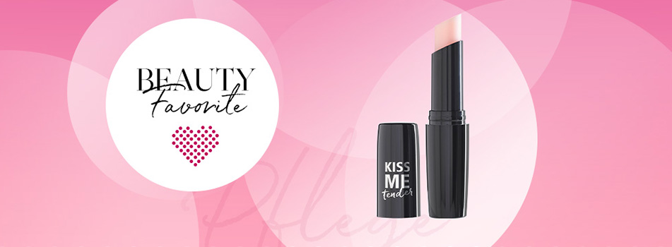 Werbegrafik auf rosa Hintergrund mit dem Text 'Beauty Favorite' und einem pinken Herz aus Punkten in einem weißen Kreis. Rechts daneben ein geöffneter Lippenpflegestift mit schwarzer Hülse und der Aufschrift 'KISS ME tender'.